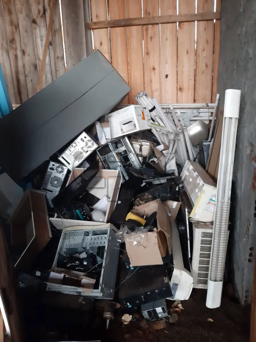 LOTE 018 - Lote de Sucatas, bens Irrecuperáveis, ferro velho.