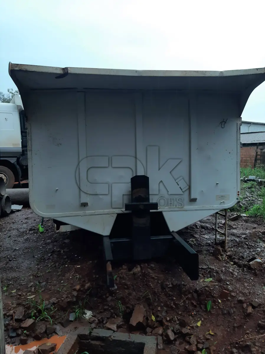 LOTE 016 - Caçamba basculante, Fabricante Librelato, Fabricação 03/2014, Serie N°  SC0LB10249E01620, Modelo Areia e brita, Capac. 12 m3,  Produção 102B1620, Cor Branca.