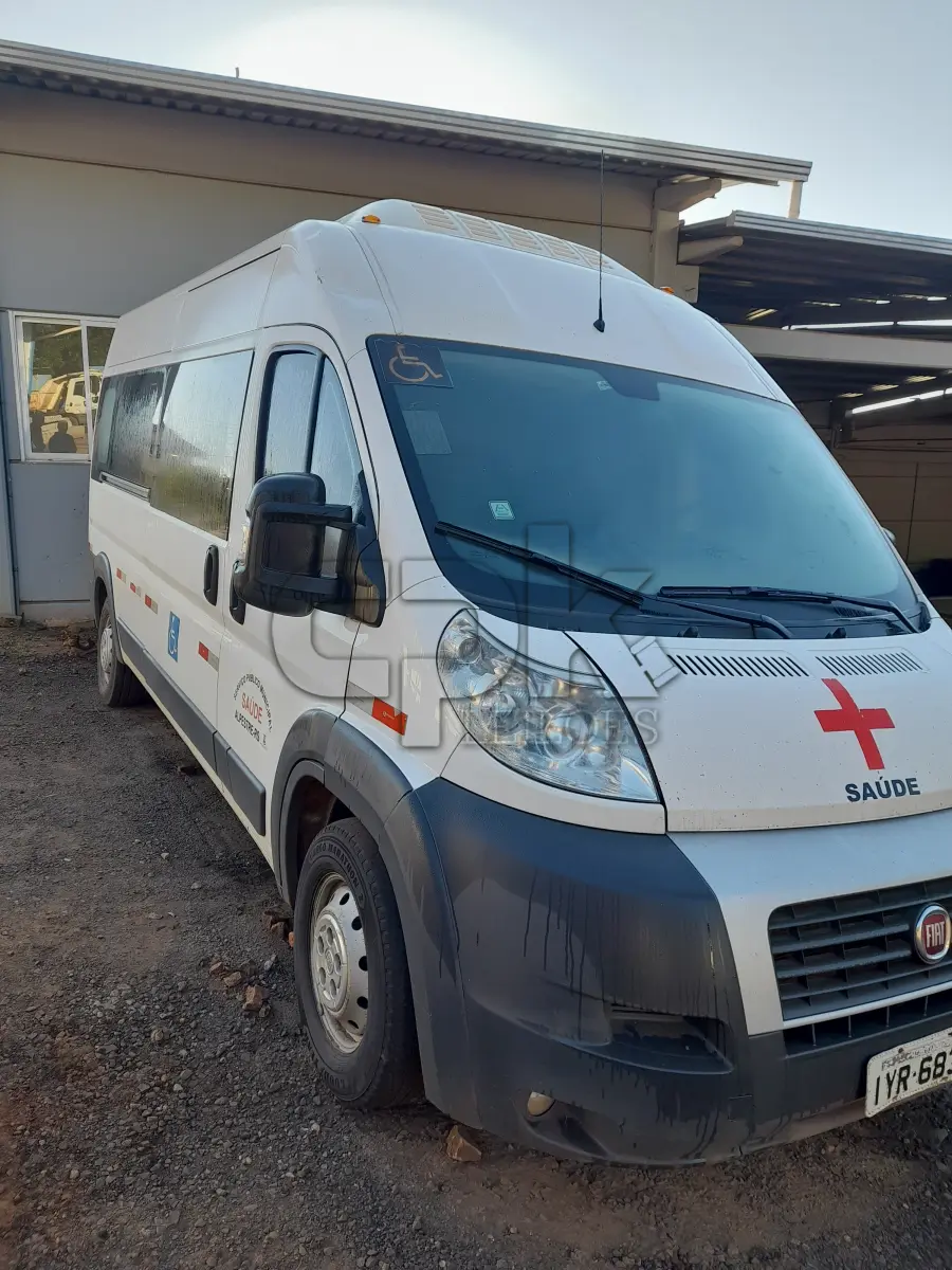 LOTE 013 - VEICULO FIAT/DUCATO MULTI 2.3, 16 PASSAGEIROS ANO/MOD 2018/2018, COR BRANCA, COMBUSTÍVEL DIESEL, COM RAMPA MANUAL PARA CADEIRANTES, RENAVAM: 404468, CHASSI Nº 3C6EFVEK1JE119462, MOTOR Nº F1AE3481D7264556, PLACAS: IYR-6831. NO ESTADO QUE SE ENCONTRA. PATRIMÔNIO MUNICIPAL Nº12806.