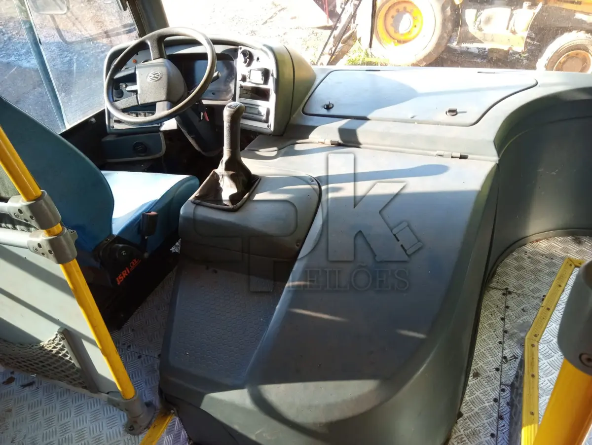 LOTE 001 - ONIBUS ESCOLAR VW/15.190, 48 LUGARES, PLACAS IWM-8276 ANO/MOD 2014/2014. NO ESTADO QUE SE ENCONTRA. PATRIMÔNIO MUNICIPAL Nº11286.  OBS. ACOMPANHA O VEÍCULO 04 PNEUS SOBRESSALENTES PARA RECAPAGEM.