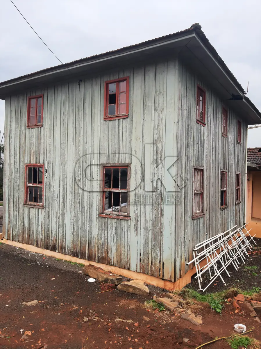 LOTE 019 - Edificação do Museu Municipal Otacílio Tizziani, localizado à  Rua Ângelo Santinelli, (em Processo de Demolição), inclui todos  materiais da construção: Madeiras das paredes, pisos, forros, teto,  escadas, aberturas, telhados, inclusive a parte de alvenaria.