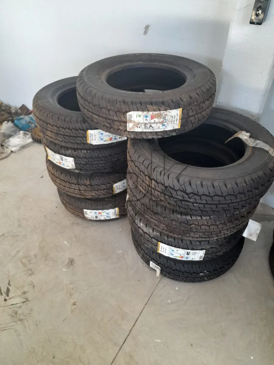 LOTE 006 - 09 (NOVE) PNEUS NOVOS MEDIDAS 195/70 R15 RADIAL, CONFORME DISPOSTO PARA VISITAÇÃO NO PÁTIO DA SMOPT.
