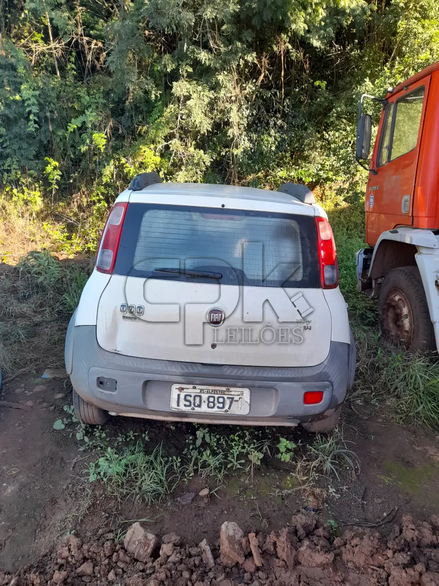 LOTE 010 - VEICULO FIAT UNO WAY 1.4, BRANCO, ANO/MOD:2011/2012, CHASSI: 9BD195163C0292152, RENAVAM: 412029189, PLACA: ISQ-8971. NO ESTADO QUE SE ENCONTRA. PATRIMÔNIO MUNICIPAL Nº8018.