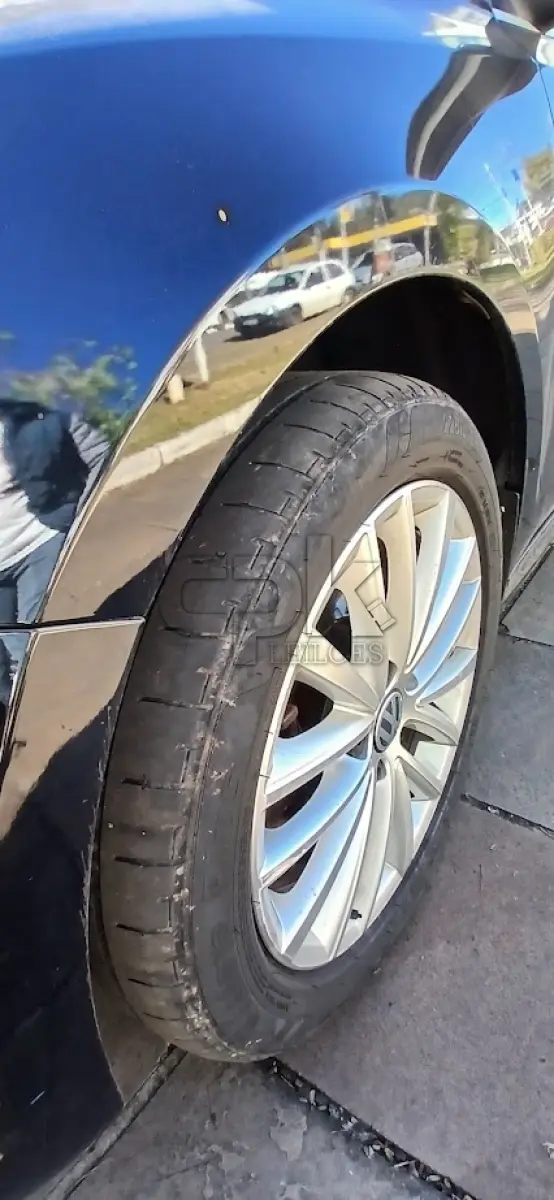 LOTE 004 - VW Jetta 2.0 T Passageiro – Automóvel Gasolina 2014/2014 –  Placas IVU 9534 – Cor: Preta.