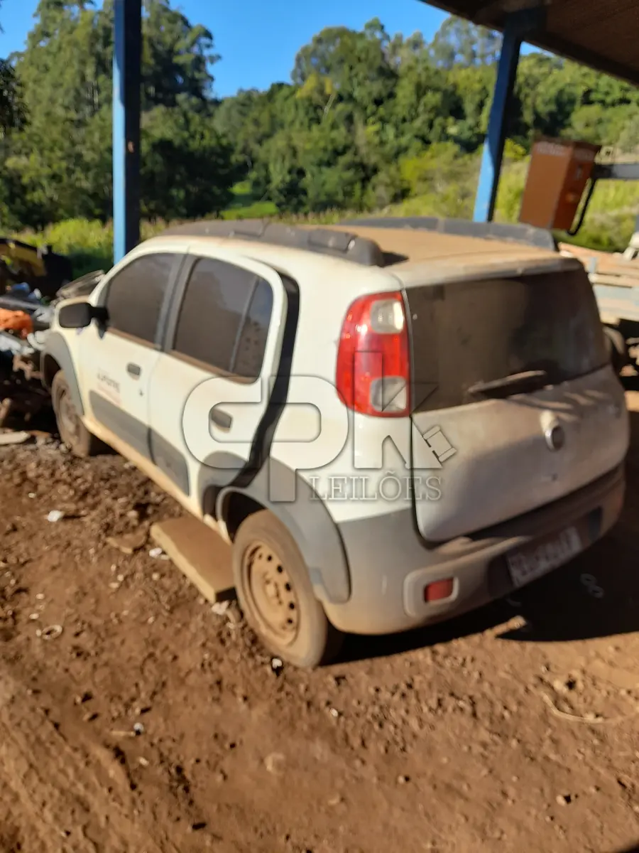 LOTE 011 - VEICULO FIAT UNO WAY 1.4, 04 PORTAS, 05 PASSAGEIROS, ANO/MOD. 2013/2013, COR BRANCA, CHASSI Nº9BD195163D0456296, RENAVAM Nº102633, PLACAS IUF-4979. NO ESTADO QUE SE ENCONTRA. PATRIMÔNIO MUNICIPAL Nº10615.