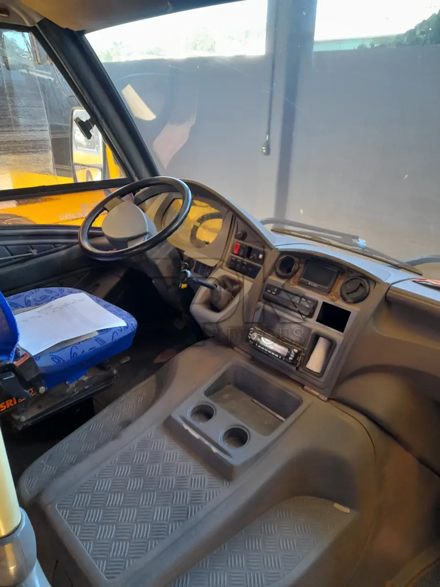 LOTE 018 - VEICULO ÔNIBUS ESCOLAR, COR: AMARELO/PRETO, MARCA/MODELO:MARCOPOLO/VOLARE V8L ESC. ANO/MOD:2008/2009, CAPACIDADE:31 PASSAGEIROS + 1 AUXILIAR, CHASSI:93PB4ZG3P9C027146, MOTOR:E1T149699, POTENCIA:115CV, PLACA:IPJ-5367. NO ESTADO QUE SE ENCONTRA. PATRIMÔNIO MUNICIPAL Nº7261.