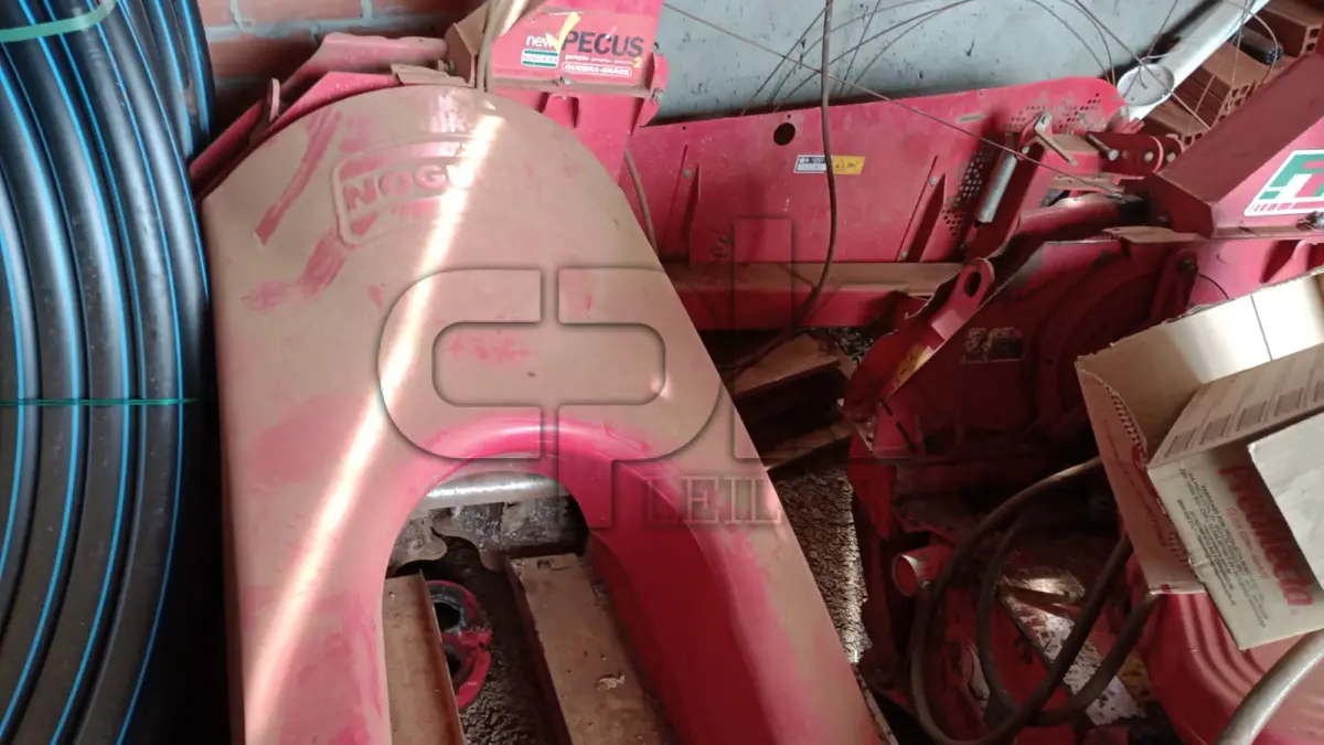 LOTE 011 - Marca Nogueira Equipamento, Ensiladeira Modelo New Pecus  G2, Cor Vermelha, Fabricação 03/2021, Nº produ AICA-013937.
