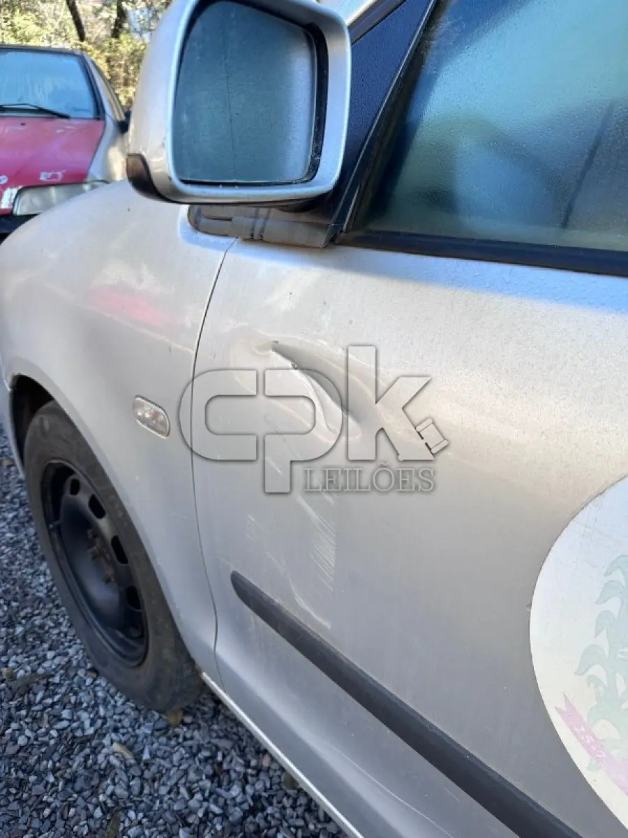 LOTE 001 - W Polo Sedan 1.6 Passageiro – Automóvel Álcool/Gasolina 2005/2005 – Placas AMT 9125 – Cor: Prata.