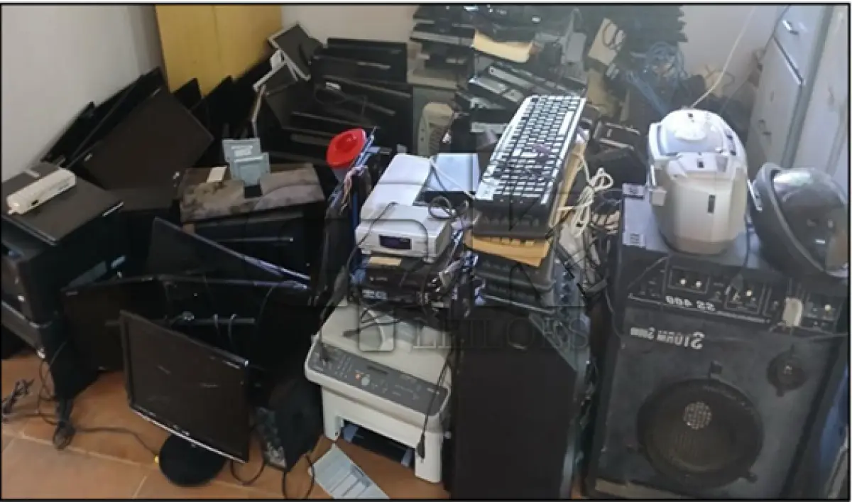 LOTE 029 - Lote de inservíveis de informática e eletrônicos – Educação. - Balança Eletrônica - Caixa de Som - Câmera Digital - Computador - CPUs - Forno Micro-ondas - HD Externo - Impressoras - Kit Receptor de Imagem e Parabólica - Kit Telefonia - Monitores - Nobreaks - Notebooks - Relógio Acionador de Sirene - Switch de Rede - Tablet - TVs