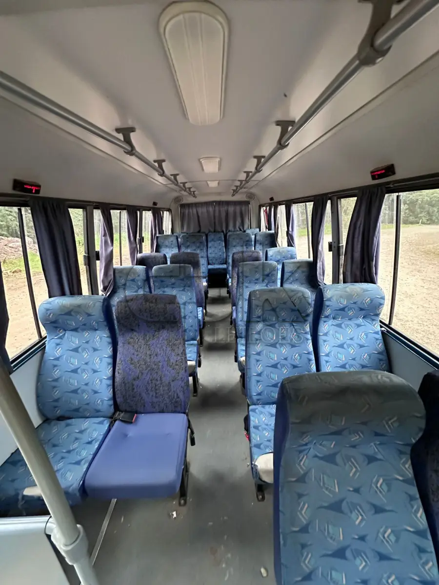 LOTE 035 - MARCOPOLO – Volare V8 ON - Ônibus Escolar – 29P  2012/2013 – Placas ITJ 7140 – Cor: Branca.