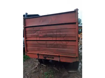 LOTE 012 - Marca Triton, Equipamento Carretão, Modelo Basculante, Cor  Vermelha, Fabricação 2007.