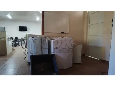 LOTE 030 - Lote de inservíveis e sucatas diversas – Educação. Inclui itens como: - Armário - Bebedouros - Cadeiras - Cama – Beliche - Classes Escolares - Climatizadores de Ar - Condicionadores de Ar - Container p/ Resíduos - Desumidificador de Folhas - Encerradeira Industrial - Fichário de Aço - Fogões Industriais - Fornos Elétricos - Freezers - Lavadora de Alta Pressão - Lavadoras de Roupas - Mesas - Microfone - Micro-ondas - Multiprocessadores - Refrigerador - Rotulador Eletrônico - Suporte p/ CPU
