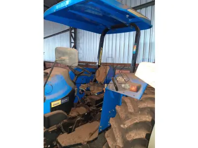 LOTE 006 - Fabricante New Holland Equip. Trator agrícola Modelo TT3840,  Ano 2015, Cor Azul, Horas 1170 h, Tração 4 x 4, Serial  HCCZ3840HECG36208, Comb. Diesel Potência 60 CV, Motor  3 cilindros aspirado Serial T55CR408410