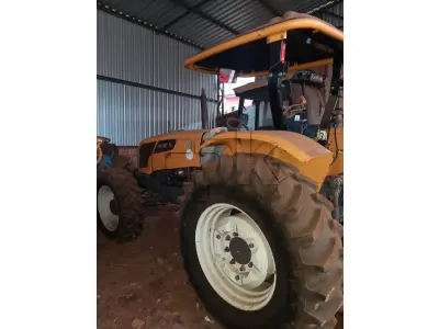 LOTE 007 - Fabricante Valtra Equip. Trator agrícola Modelo A750L 4, Ano  2016, Cor Amarela, Horas 6023 h, Tração 4 x 4, Serial  AVTT2005EGM024838, Comb. Diesel, Potência 78 CV, Motor  4 cilindros Serial V750432435