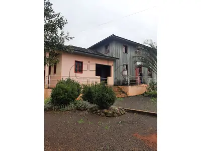 LOTE 019 - Edificação do Museu Municipal Otacílio Tizziani, localizado à  Rua Ângelo Santinelli, (em Processo de Demolição), inclui todos  materiais da construção: Madeiras das paredes, pisos, forros, teto,  escadas, aberturas, telhados, inclusive a parte de alvenaria.