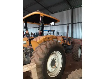 LOTE 007 - Fabricante Valtra Equip. Trator agrícola Modelo A750L 4, Ano  2016, Cor Amarela, Horas 6023 h, Tração 4 x 4, Serial  AVTT2005EGM024838, Comb. Diesel, Potência 78 CV, Motor  4 cilindros Serial V750432435