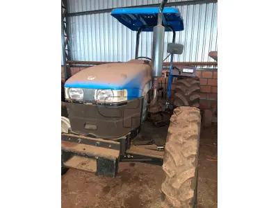 LOTE 006 - Fabricante New Holland Equip. Trator agrícola Modelo TT3840,  Ano 2015, Cor Azul, Horas 1170 h, Tração 4 x 4, Serial  HCCZ3840HECG36208, Comb. Diesel Potência 60 CV, Motor  3 cilindros aspirado Serial T55CR408410