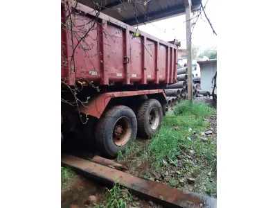LOTE 010 - Marca Ford Modelo Cargo 2429, Renavan 00566934604, Placa  IUR7377, Chassi 9BFYEALE8DBS46148, Ano/Mod 2013/2013,  Motor 6 Cil. Cummins ISV 6.7, Potência 290 CV, Combust  Diesel, Cor Vermelha, Capac 23 Ton.