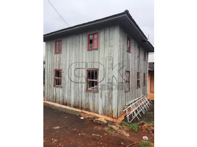 LOTE 019 - Edificação do Museu Municipal Otacílio Tizziani, localizado à  Rua Ângelo Santinelli, (em Processo de Demolição), inclui todos  materiais da construção: Madeiras das paredes, pisos, forros, teto,  escadas, aberturas, telhados, inclusive a parte de alvenaria.