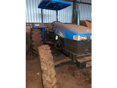 LOTE 006 - Fabricante New Holland Equip. Trator agrícola Modelo TT3840,  Ano 2015, Cor Azul, Horas 1170 h, Tração 4 x 4, Serial  HCCZ3840HECG36208, Comb. Diesel Potência 60 CV, Motor  3 cilindros aspirado Serial T55CR408410