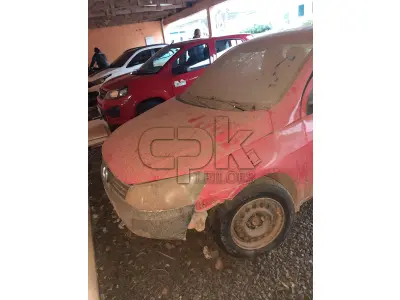 LOTE 001 - Marca Volkswagen Modelo Nova Saveiro CS 1.6 Renavan  00558502601, Placa IUP5B31 Chassi 9BWKB05UXEP053534  Ano/Mod 2013/2014, Motor 4 Cilindros, 8 válvulas  Potência 104  CV, cor vermelha.