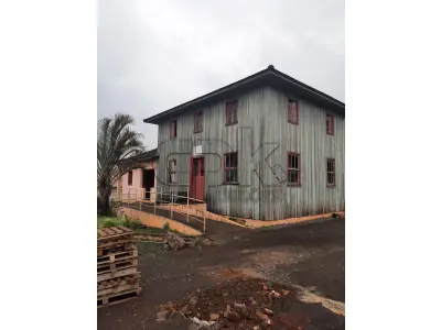 LOTE 019 - Edificação do Museu Municipal Otacílio Tizziani, localizado à  Rua Ângelo Santinelli, (em Processo de Demolição), inclui todos  materiais da construção: Madeiras das paredes, pisos, forros, teto,  escadas, aberturas, telhados, inclusive a parte de alvenaria.