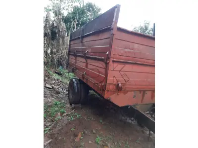 LOTE 012 - Marca Triton, Equipamento Carretão, Modelo Basculante, Cor  Vermelha, Fabricação 2007.