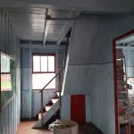 LOTE 019 - Edificação do Museu Municipal Otacílio Tizziani, localizado à  Rua Ângelo Santinelli, (em Processo de Demolição), inclui todos  materiais da construção: Madeiras das paredes, pisos, forros, teto,  escadas, aberturas, telhados, inclusive a parte de alvenaria.