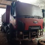 LOTE 010 - Marca Ford Modelo Cargo 2429, Renavan 00566934604, Placa  IUR7377, Chassi 9BFYEALE8DBS46148, Ano/Mod 2013/2013,  Motor 6 Cil. Cummins ISV 6.7, Potência 290 CV, Combust  Diesel, Cor Vermelha, Capac 23 Ton.
