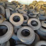LOTE 004 - CARCAÇAS DE PNEUS USADOS DE DIFERENTES MODELOS E TAMANHOS COM APROXIMADAMENTE 300 UNIDADES, CONFORME DISPOSTO PARA VISITAÇÃO NO PÁTIO DA SMOPT.
