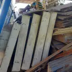 LOTE 007 - PORTAS, JANELAS, FORRO DE PVC, GRADES DE FERRO TODOS USADOS, CONFORME DISPOSTO PARA VISITAÇÃO NO PÁTIO DA SMOPT.