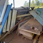 LOTE 007 - PORTAS, JANELAS, FORRO DE PVC, GRADES DE FERRO TODOS USADOS, CONFORME DISPOSTO PARA VISITAÇÃO NO PÁTIO DA SMOPT.