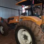 LOTE 007 - Fabricante Valtra Equip. Trator agrícola Modelo A750L 4, Ano  2016, Cor Amarela, Horas 6023 h, Tração 4 x 4, Serial  AVTT2005EGM024838, Comb. Diesel, Potência 78 CV, Motor  4 cilindros Serial V750432435