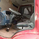 LOTE 010 - Marca Ford Modelo Cargo 2429, Renavan 00566934604, Placa  IUR7377, Chassi 9BFYEALE8DBS46148, Ano/Mod 2013/2013,  Motor 6 Cil. Cummins ISV 6.7, Potência 290 CV, Combust  Diesel, Cor Vermelha, Capac 23 Ton.