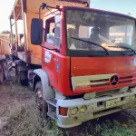 LOTE 017 - CAMINHAO MERCEDES BENZ, ANO/MODELO 1999, COR VERMELHA PLACA IJH2904 CHASSI 9BM693028XB216032 (MODELO 1215C). NO ESTADO QUE SE ENCONTRA. PATRIMÔNIO MUNICIPAL Nº4998. CARROCARIA TIPO COMBOIO, ABASTECIMENTO, LUBRIFICAÇÃO, TIPO LASTRO. NO ESTADO QUE SE ENCONTRA. PATRIMÔNIO MUNICIPAL Nº7553.