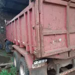 LOTE 010 - Marca Ford Modelo Cargo 2429, Renavan 00566934604, Placa  IUR7377, Chassi 9BFYEALE8DBS46148, Ano/Mod 2013/2013,  Motor 6 Cil. Cummins ISV 6.7, Potência 290 CV, Combust  Diesel, Cor Vermelha, Capac 23 Ton.
