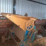 LOTE 015 - Marca Triton, Equipamento cerealeiro/batedor, Modelo 785, Cor  Azul, Fabricação 2011.