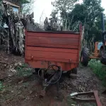 LOTE 012 - Marca Triton, Equipamento Carretão, Modelo Basculante, Cor  Vermelha, Fabricação 2007.