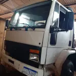 LOTE 009 - Marca Ford Modelo Cargo 2425 6x4, Renavan 00714669407,  Placa IIT8J47, Chassi 9BFYTNYTXXDB87572, Ano/Mod  1999/1999, Motor 6 cil, turbo Cummins, Potência 250 CV,  Combust Diesel, Cor Branca Capac 23 Ton.