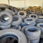 LOTE 004 - CARCAÇAS DE PNEUS USADOS DE DIFERENTES MODELOS E TAMANHOS COM APROXIMADAMENTE 300 UNIDADES, CONFORME DISPOSTO PARA VISITAÇÃO NO PÁTIO DA SMOPT.
