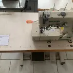 LOTE 025 - Máquina de Costura Industrial ZOJE Galoneira.