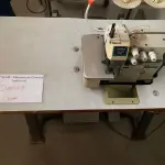 LOTE 015 - Máquina de Costura Industrial CROWN Overlok.