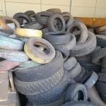 LOTE 004 - CARCAÇAS DE PNEUS USADOS DE DIFERENTES MODELOS E TAMANHOS COM APROXIMADAMENTE 300 UNIDADES, CONFORME DISPOSTO PARA VISITAÇÃO NO PÁTIO DA SMOPT.